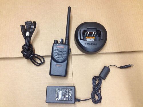 MOTOROLA mag one bpr40  VHF 8 CHANNEL Narrow, looks great