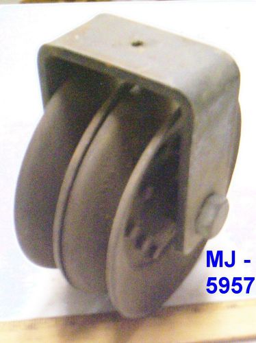 Dual wheel steel pulley with metal bracket for sale