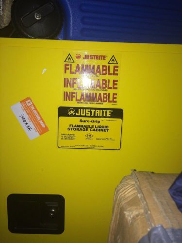 JUSTRITE FLAMMABLE LIQUID STORAGE CABINET 891200 12 GALLON