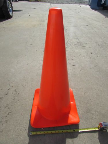 LAKESIDE PLASTICS SOUTH TRAFFIC CONE BRIGHT ORANGE  28&#034; X 14&#034; 10 LBS.***NNB***