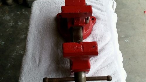 SWIVELING 6 INCH OPPENING,  3 5/8 WIDE VINTAGE TOOL VISE, MILWAUKEE HAYTOOL CO.