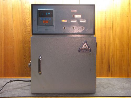 Associated Environmental Systems Env. Chamber Model BD100S3C