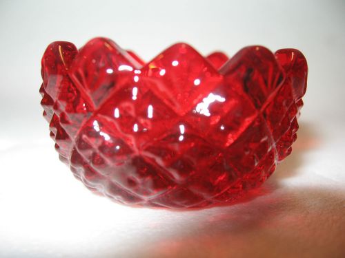 Ruby Red glass salt dip / cellar / celt sawtooth star pattern art master royal