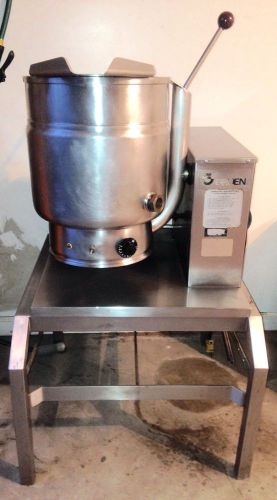 Groen TDH-20 Countertop Gas/Elec. Tilting Kettle 20 Qt. Cap &amp; Hand Tilt w/Stand