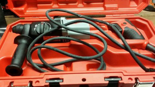 Used Milwaukee 5262-21, 7/8&#034; SDS Rotary Hammerdrill kit. (7)