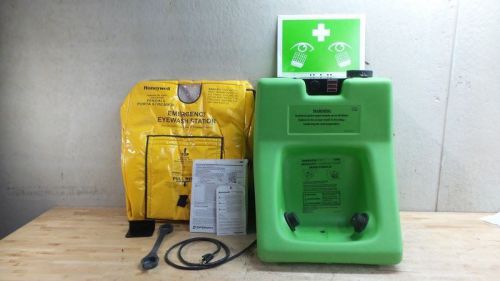 Brand name 32-000310-0000 16 gal tank capacity green heated eye wash station for sale