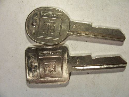 1 SETS  OEM  C &amp; D  GM    1971 - 1986 KEY BLANK  WITH KNOCKOUT IN PLASE  UNCUT