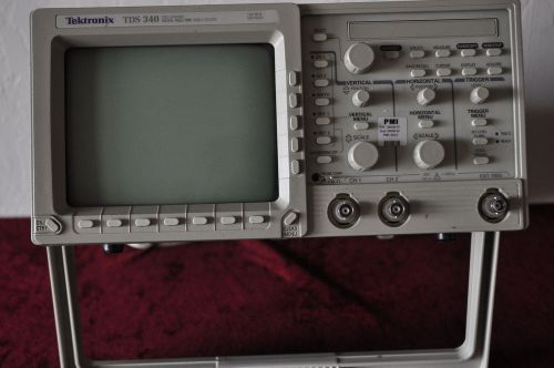 Tektronix TDS 340 100MHz 2Channels Digital Real Time Oscilloscope