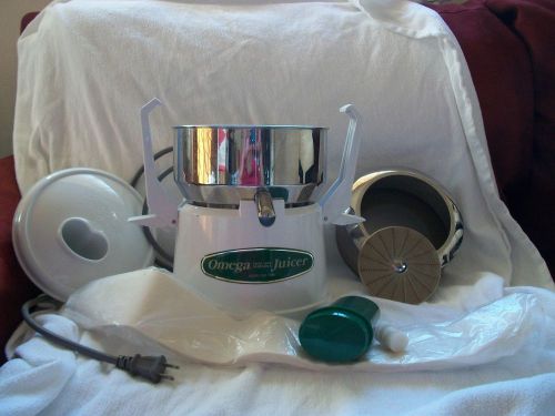 OMEGA FRUIT &amp; VEGETABLE JUICER MODEL NO 1000