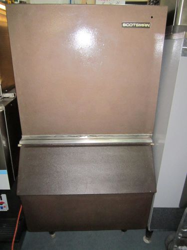 CM250 COTSMAN ICE MACHINE MAKER WITH BIN