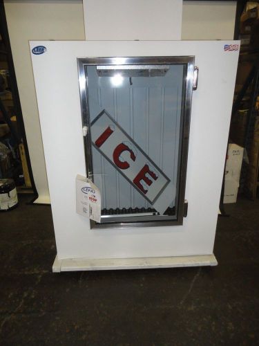 LEER L040UAGE BAGGED ICE FREEZER; 50-1/2W x 33D x 75-1/2&#034;H