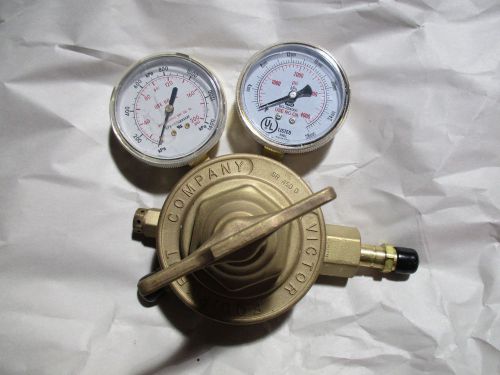 VICTOR HEAVY DUTY OXYGEN REGULATOR IN GOOD CONDITION