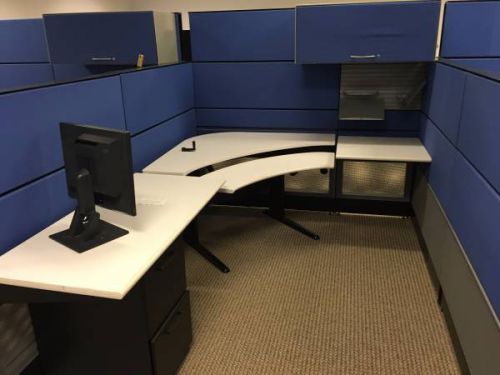 FF-028 - Blue - 6 x 8 Teknion TOS Cubicles