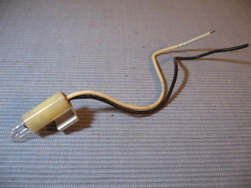 WHITE BAKELITE LAMP HOLDER FOR SINGLE BAYONET LAMP, WITH 6 V. LAMP &amp; CLIP, NEW