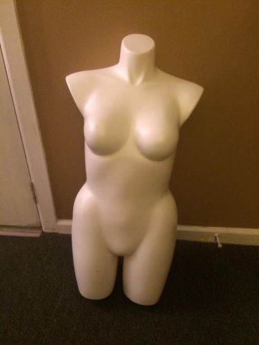 White Three Quarter Torso, Plus Size Women&#039;s Mannequin - Female Clothing Display