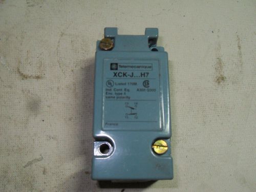 (Q2-4) 1 TELEMECANIQUE XCK-J...H7 SAFETY INTERLOCK SWITCH