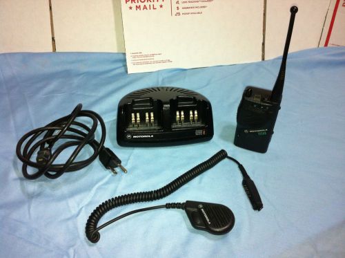 Ems UHF Visar Motorola 16 Channel radio Narrowband mic police security taxi fire