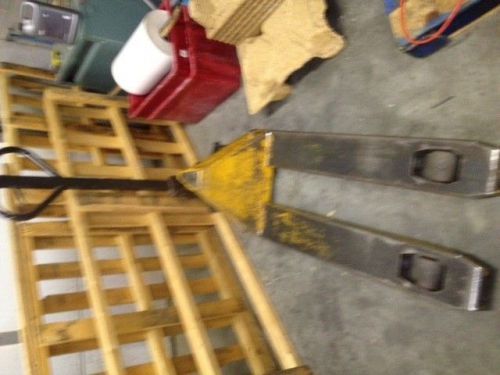 Heavy Duty-Hand Truck/Pallet Jack-jack needs oil or rebuilt