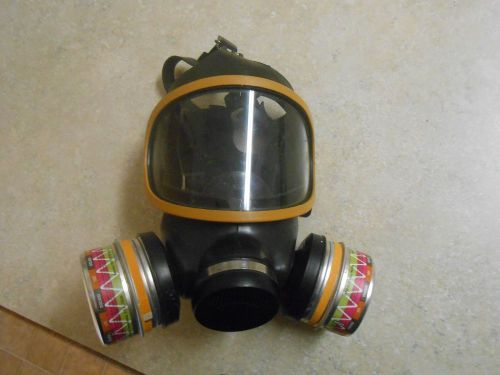 MSA Ultratwin Respirator Mask SIze medium And Set Of MSA Filters