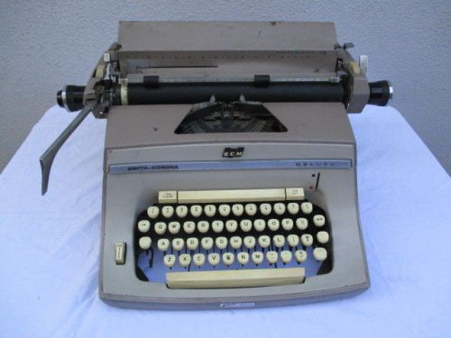 VINTAGE SMITH CORONA TYPEWRITER