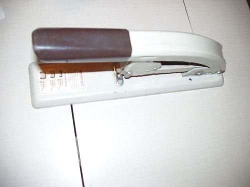 SWINGLINE 113 STRONG ARM ADJUSTABLE DEPTH STAPLER IN GOOD WORKING CONDITION.