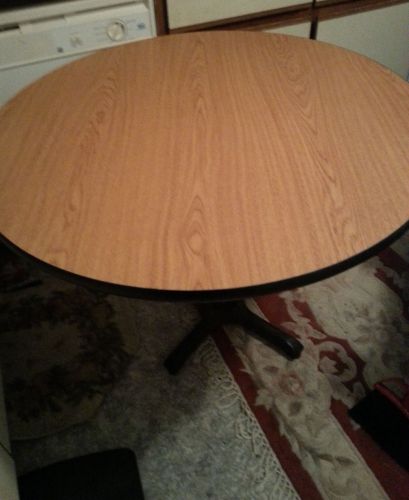 Restaurant Table round laminate 36&#034; Kutztown Pa. 19530