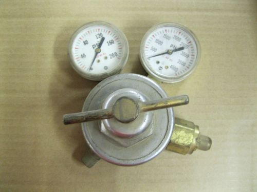 OXYGEN REGULATOR W GUAGES