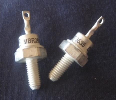 MOTOROLA MBR3535 SCHOTTKY BARRIER RECTIFIER 35A 35V  ( 1 PCS ) *** NEW ***