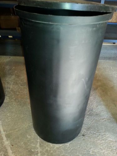 HEAVY DUTY PLASTIC VERTICAL STORAGE TANK W/ LID