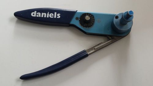 Daniels M22520/1-01 AF8 Wire Crimper w/M22520/1-05 Universal Positioner - Used