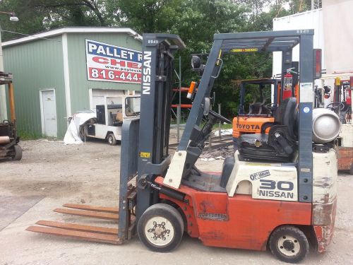 forklift nissan fork lift truck double mast propane cushion tires 3000 lb CAP