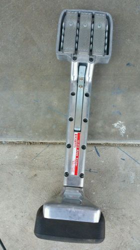 Roberts Knee Kicker - Model:  10-412