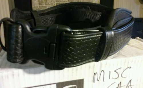 New black basketweave leather duty belt size medium with insert. made in usa. for sale