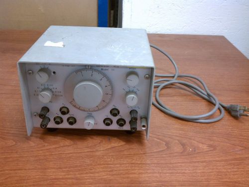 WAVETEK MODEL 111 VOLTAGE CONTROLLED GENERATOR (power on) |  OO2061