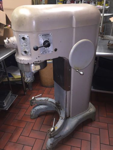 Hobart H600T 60 Quart Dough Mixer 3PH 208V W/ Timer, Bowl &amp; Hook