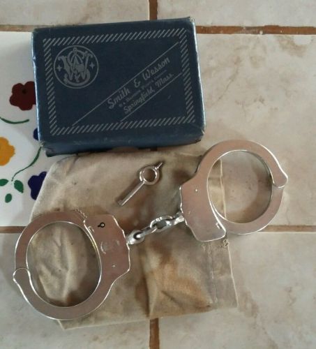 Smith &amp; Wesson Handcuffs