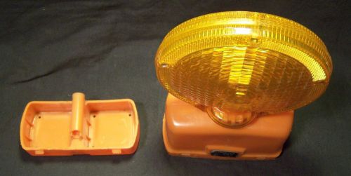 Working Starlite 747 Construction Hazard Safety Roadside Assistance Light Flash