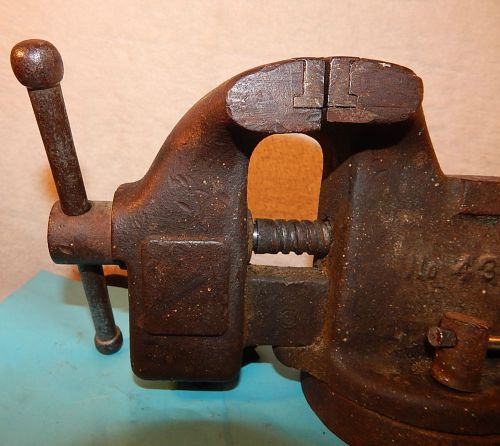 VINTAGE COLUMBIAN SWIVEL BENCH VISE #43 1/2, Heavy Duty, Good Condition