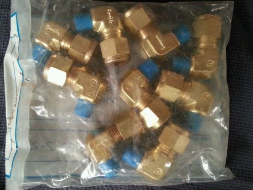 LOT OF 9 SWAGELOK BRASS TUBE FITTING MALE ELBOW 3/8&#034;X1/8&#034; B-600-2-2 NEW B60022