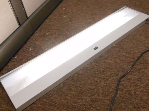 48&#034; Herman Miller Task Lights! Model: 66150.48M - 120V 60HZ - 25 Watts T8 Lamp