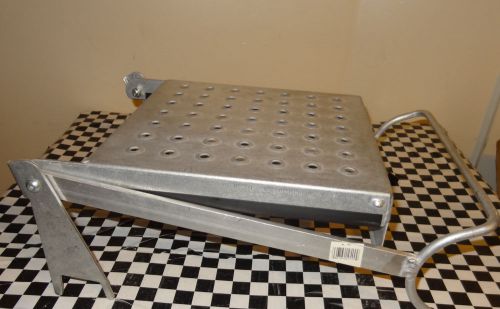 LITTLE GIANT 300 LB CAPACITY ALUMINUM WORK PLATFORM FOR A LADDER MODEL 10104