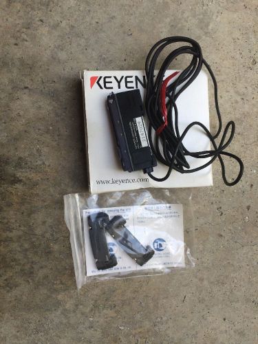 KEYENCE FS-V12P FIBEROPTIC SENSOR *NEW IN BOX*