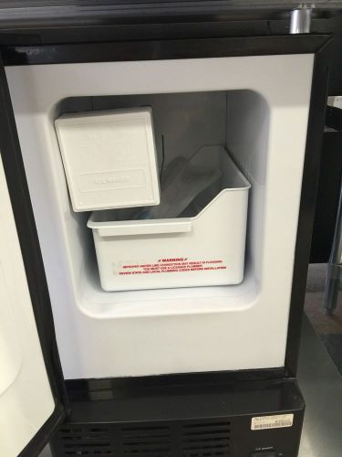 Summit - Compact Ice Machine