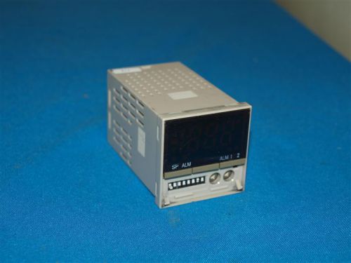 Omron e5cs-r1pu-w e5csr1puw temperature controller w/missing part for sale