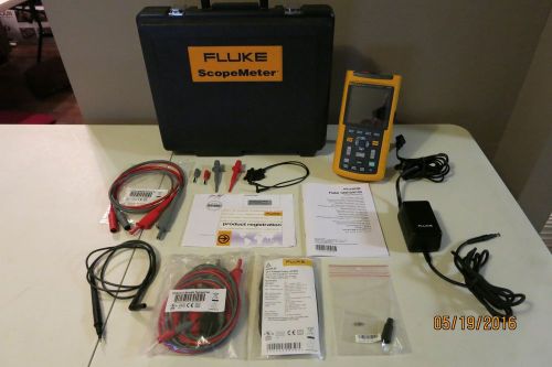 Fluke 124/003S INDUSTRIAL SCOPEMETER 40MHZ Kit Fluke 124