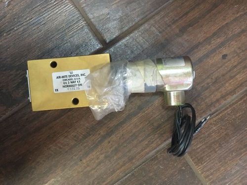 Air-mite single solenoid-operated valve with 3/8&#034; ports v3313s for sale
