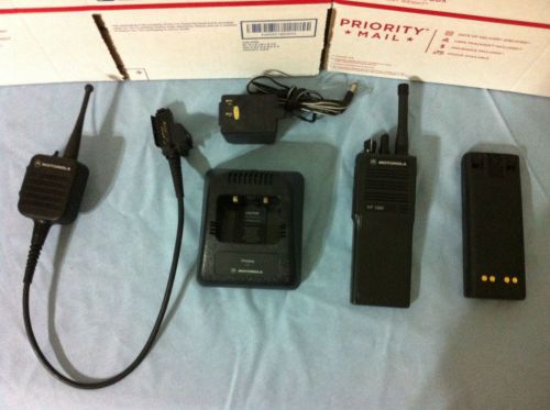 Motorola Radio HT1000 16 Chl UHF Narrowband mic short ant. police taxi fire ems