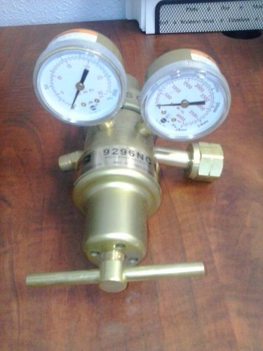 HARRIS Model 9296-15-320 Two Multi - Stage Regulator Gas