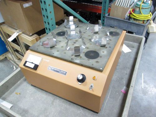 New Brunswick Scientific G-33 Gyrotory Shaker 16&#034; x 16&#034; Platform 120VAC 2A