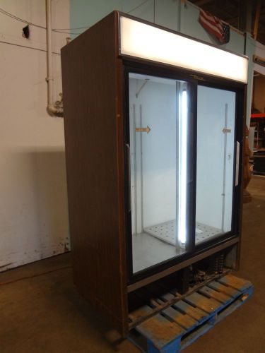 &#034; TRUE &#034; H.D. COMMERCIAL 2 GLASS DOORS REFRIGERATED COLD DISPLAY MERCHANDISER